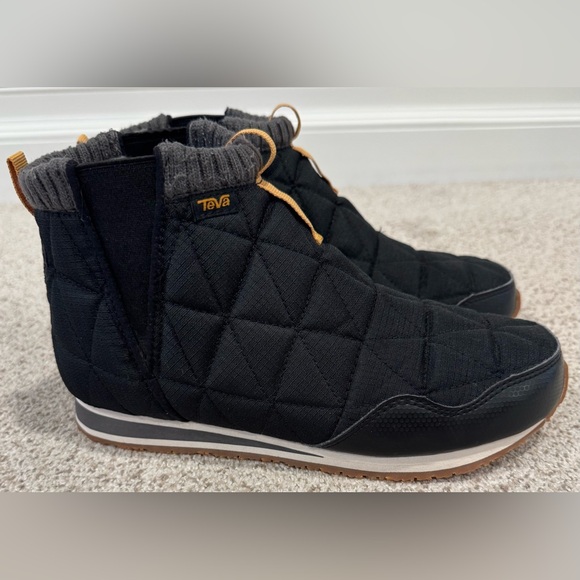 Barely Worn Teva ReEmber Mid Black Quilted Water Resistant Ankle Boot Sneakers - Picture 3 of 12